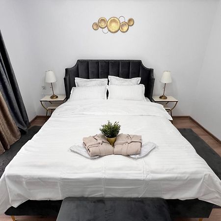 Sun Apartments โอโตเปนี ภายนอก รูปภาพ