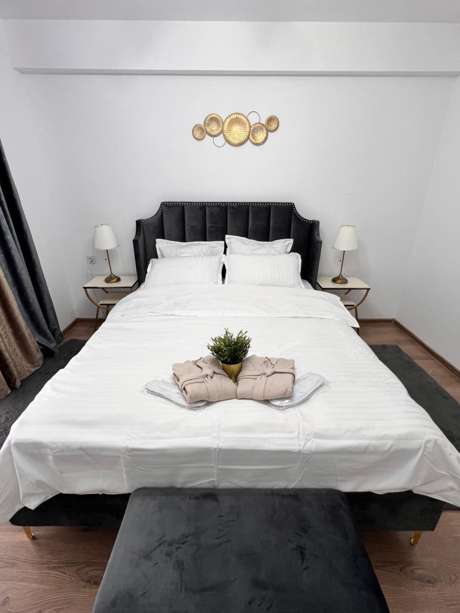 Sun Apartments โอโตเปนี ภายนอก รูปภาพ