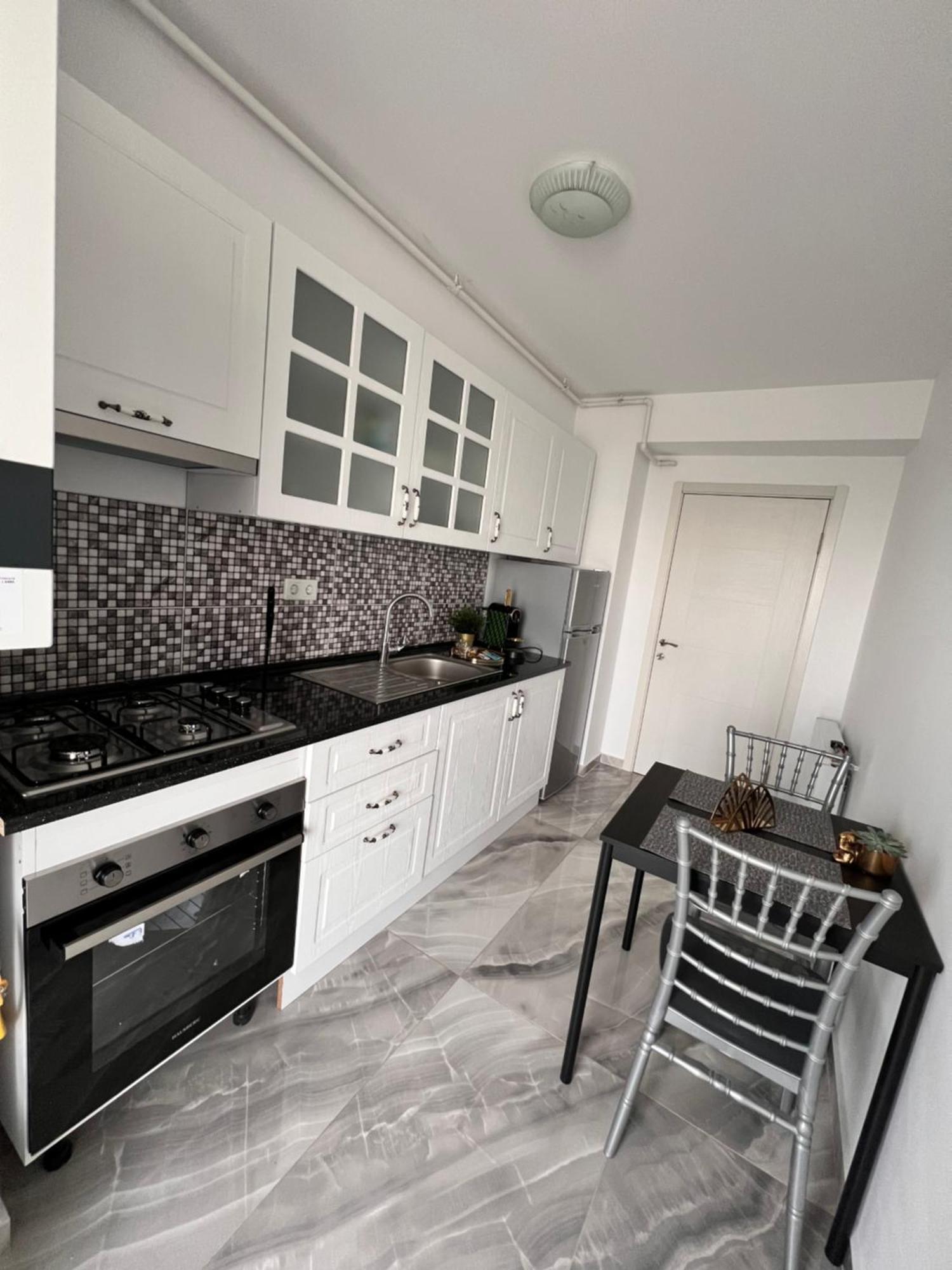 Sun Apartments โอโตเปนี ภายนอก รูปภาพ