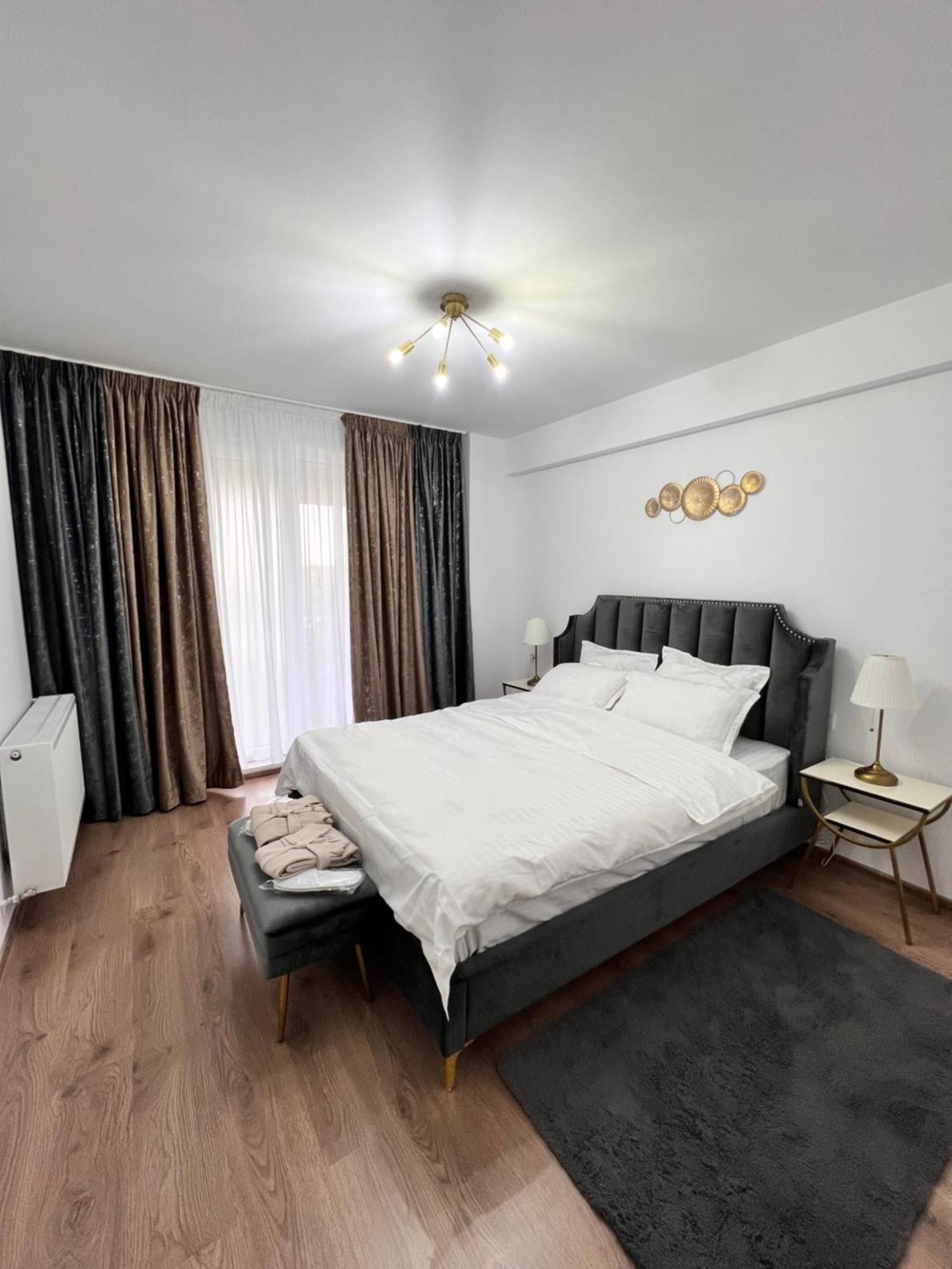Sun Apartments โอโตเปนี ภายนอก รูปภาพ