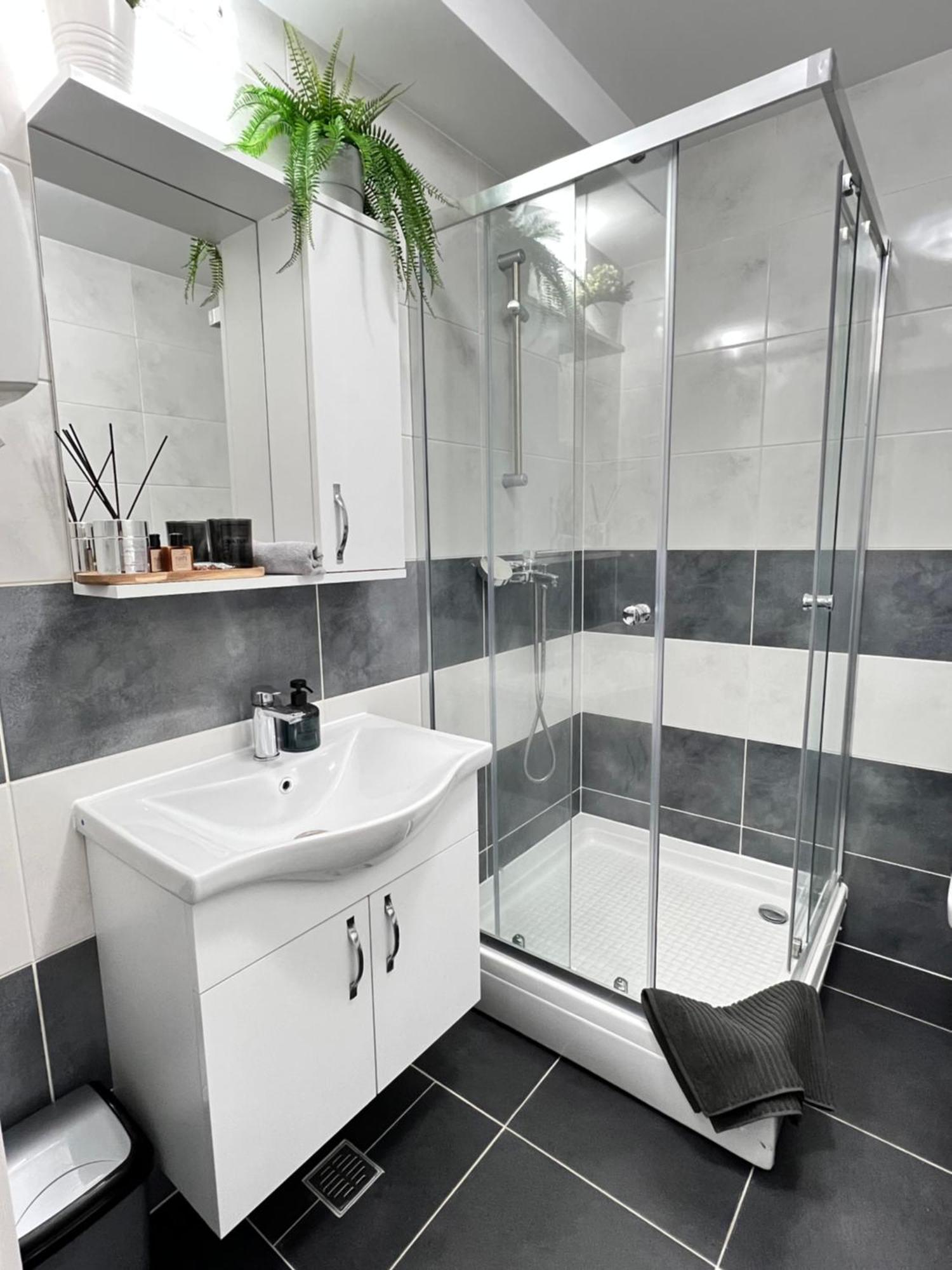 Sun Apartments โอโตเปนี ภายนอก รูปภาพ